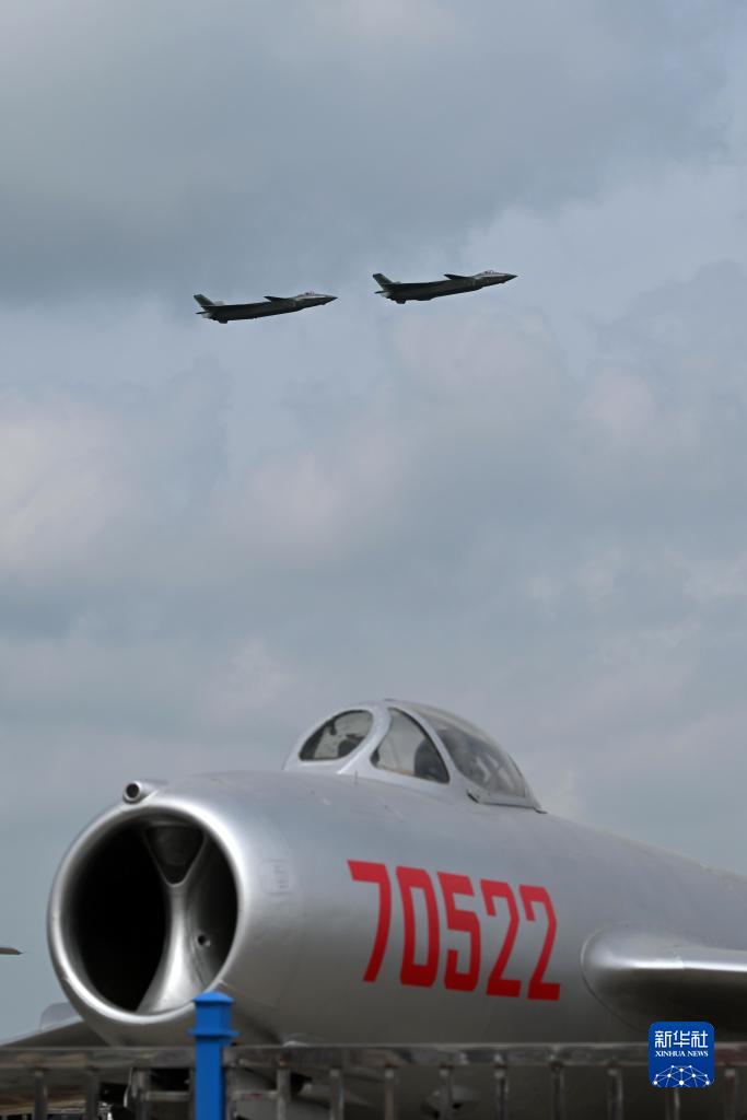 1690765387660919.jpg 1129777184_16907306550351n.jpg